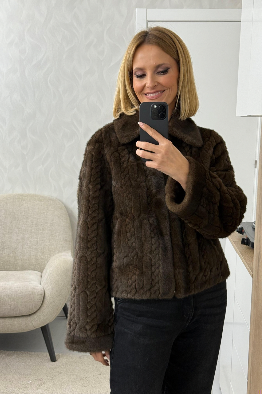 CASACO CURTO DE PELO COM TEXTURA ENTRANÇADA | SPACCIO BY CRISTINA