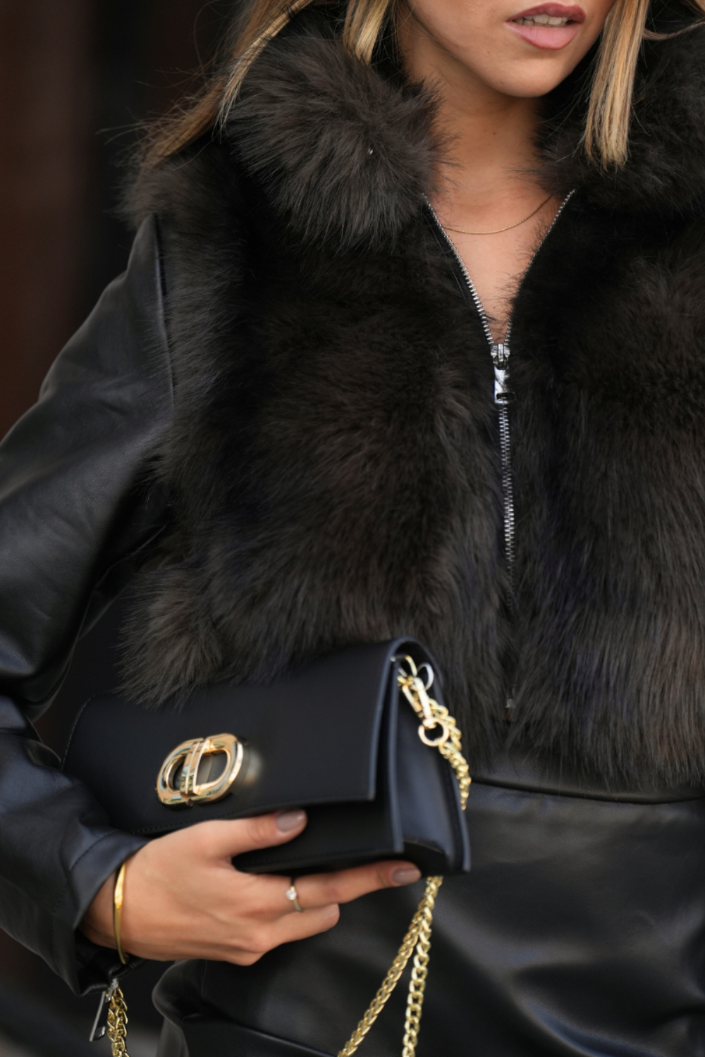 BLUSÃO CURTO COM GOLA DE PÊLO | SPACCIO BY CRISTINA