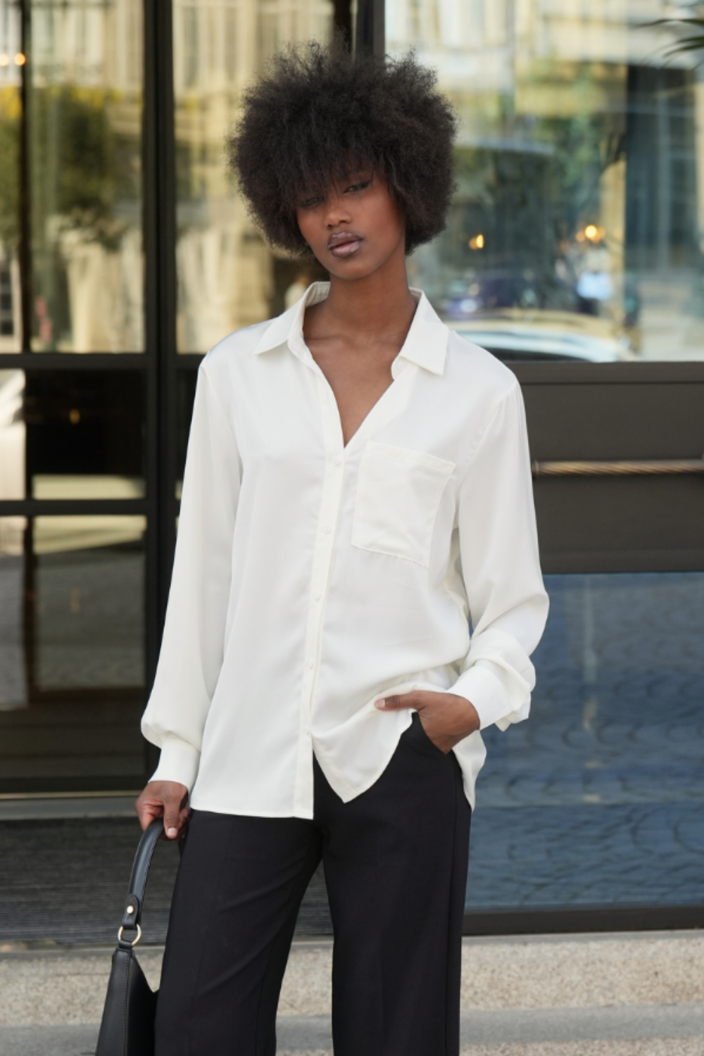CAMISA COM APLICAÇÃO DE RENDA | SPACCIO BY CRISTINA