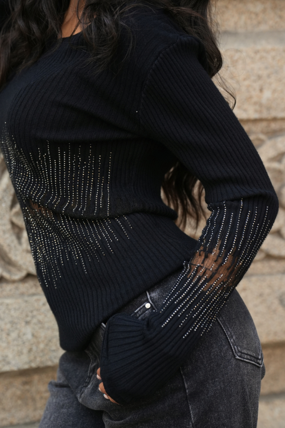CAMISOLA COM TRANSPARÊNCIAS & APLICAÇÃO DE BILHO