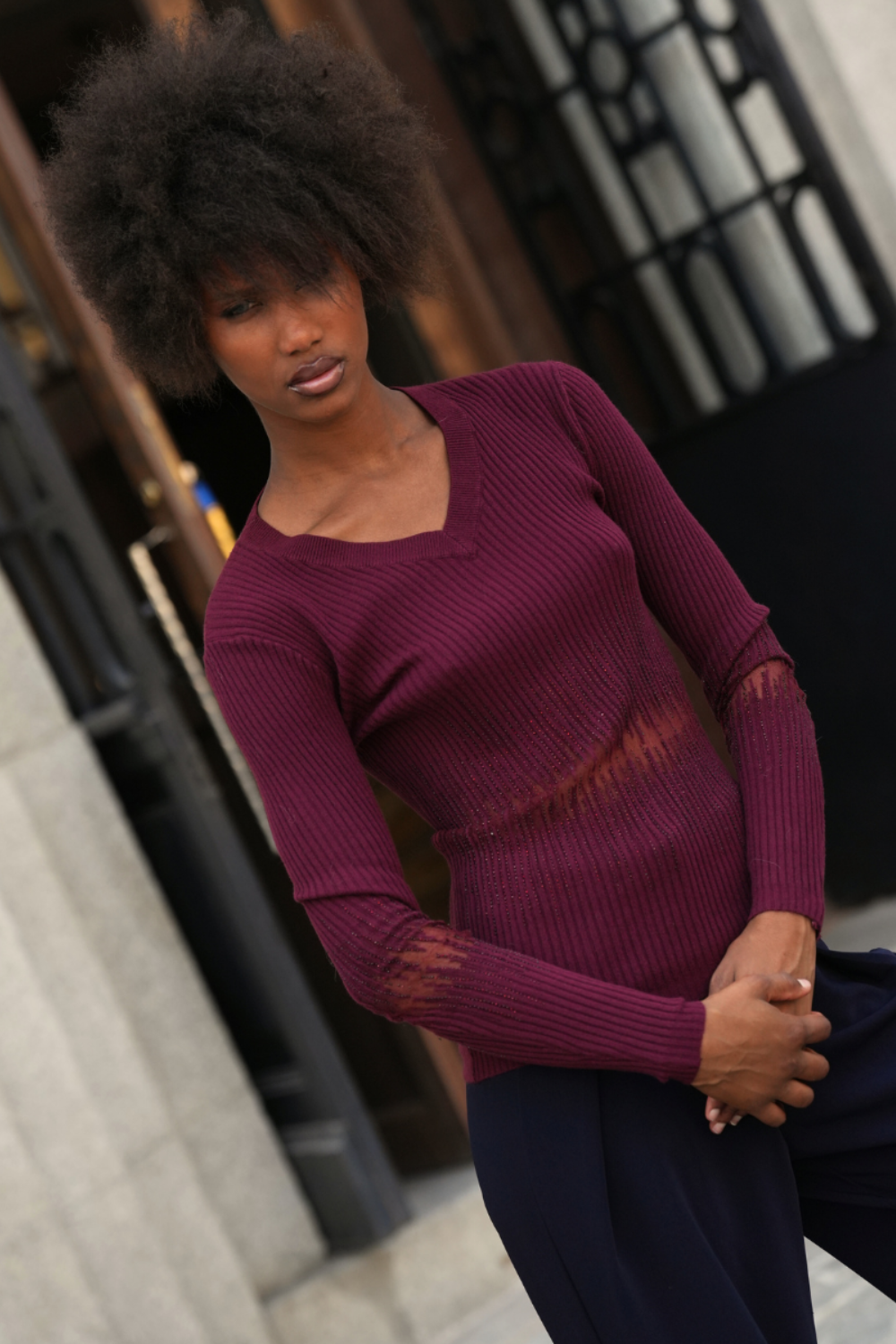 CAMISOLA COM TRANSPARÊNCIAS & APLICAÇÃO DE BILHO