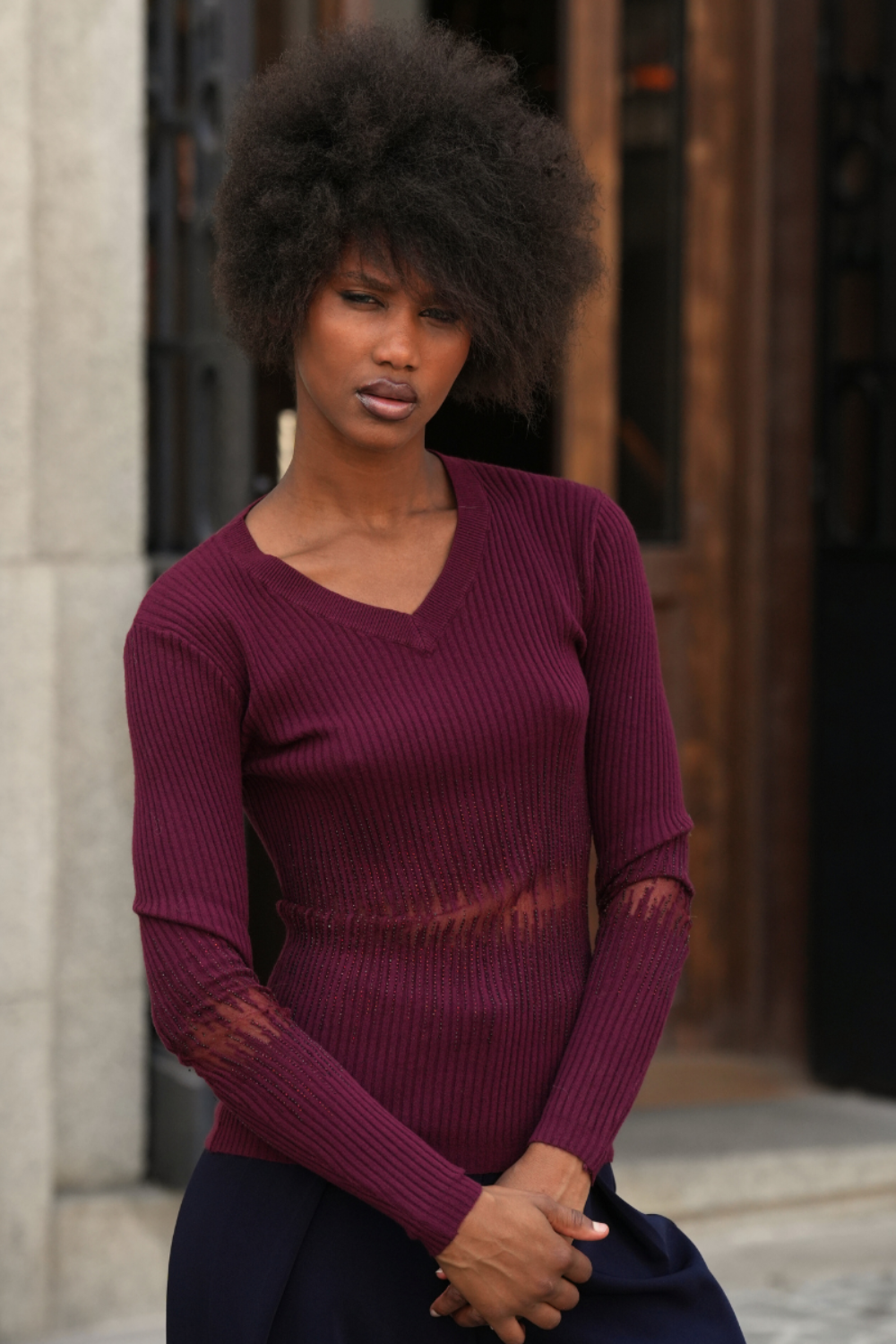 CAMISOLA COM TRANSPARÊNCIAS & APLICAÇÃO DE BILHO