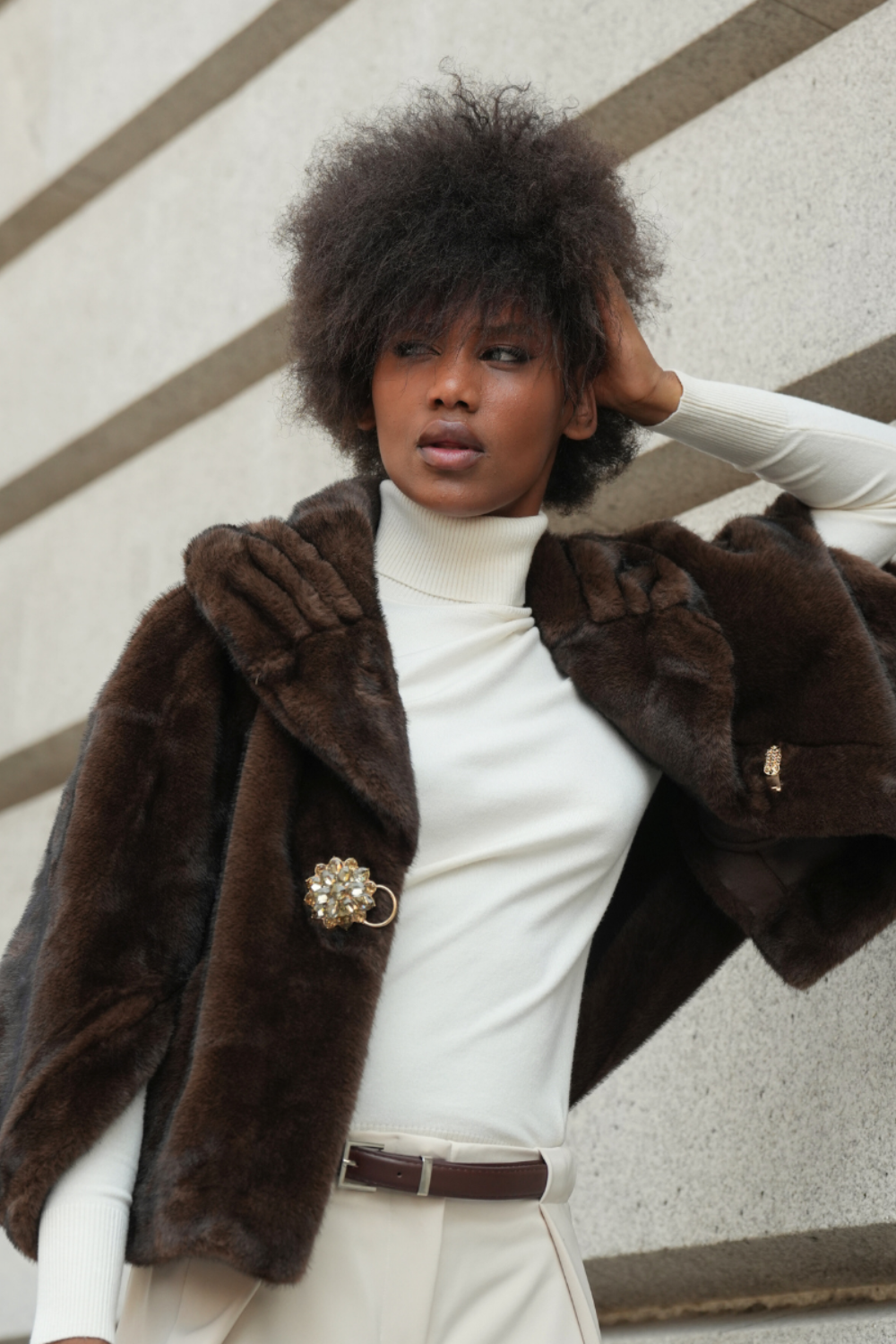 CASACO DE PÊLO ESTILO CAPA | SPACCIO BY CRISTINA