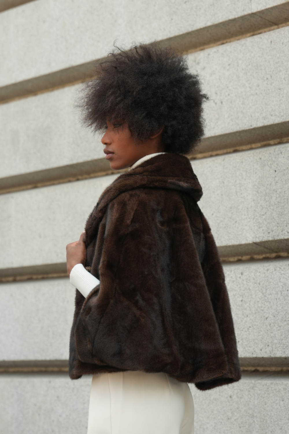 CASACO DE PÊLO ESTILO CAPA | SPACCIO BY CRISTINA