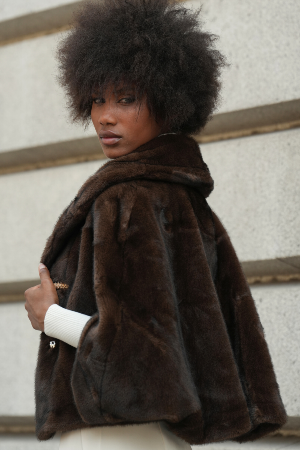 CASACO DE PÊLO ESTILO CAPA | SPACCIO BY CRISTINA