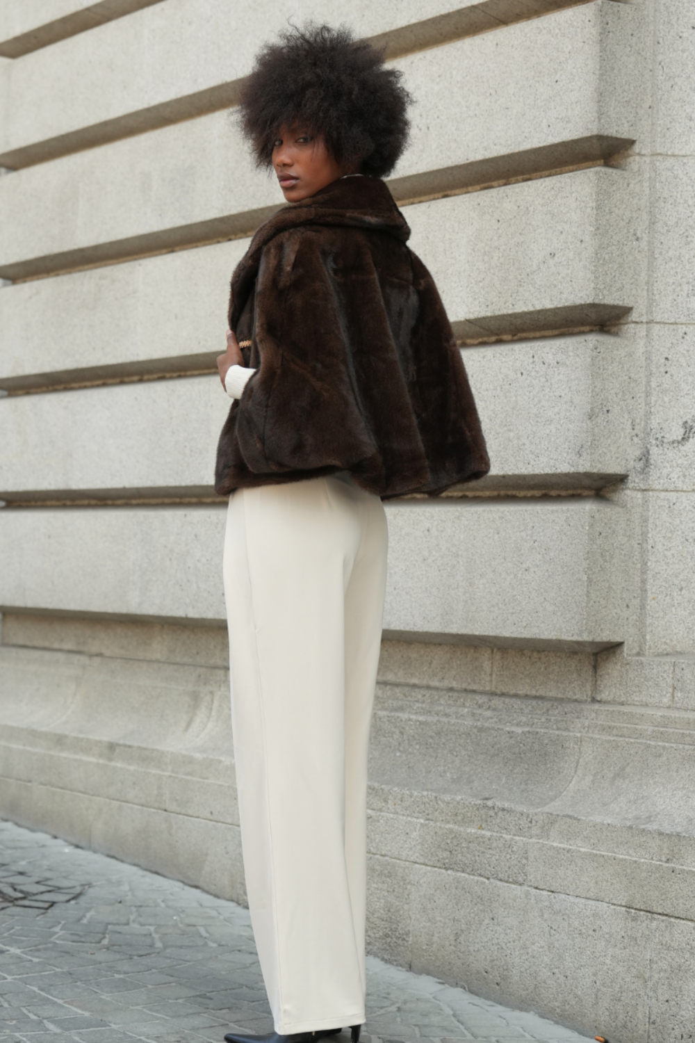 CASACO DE PÊLO ESTILO CAPA | SPACCIO BY CRISTINA