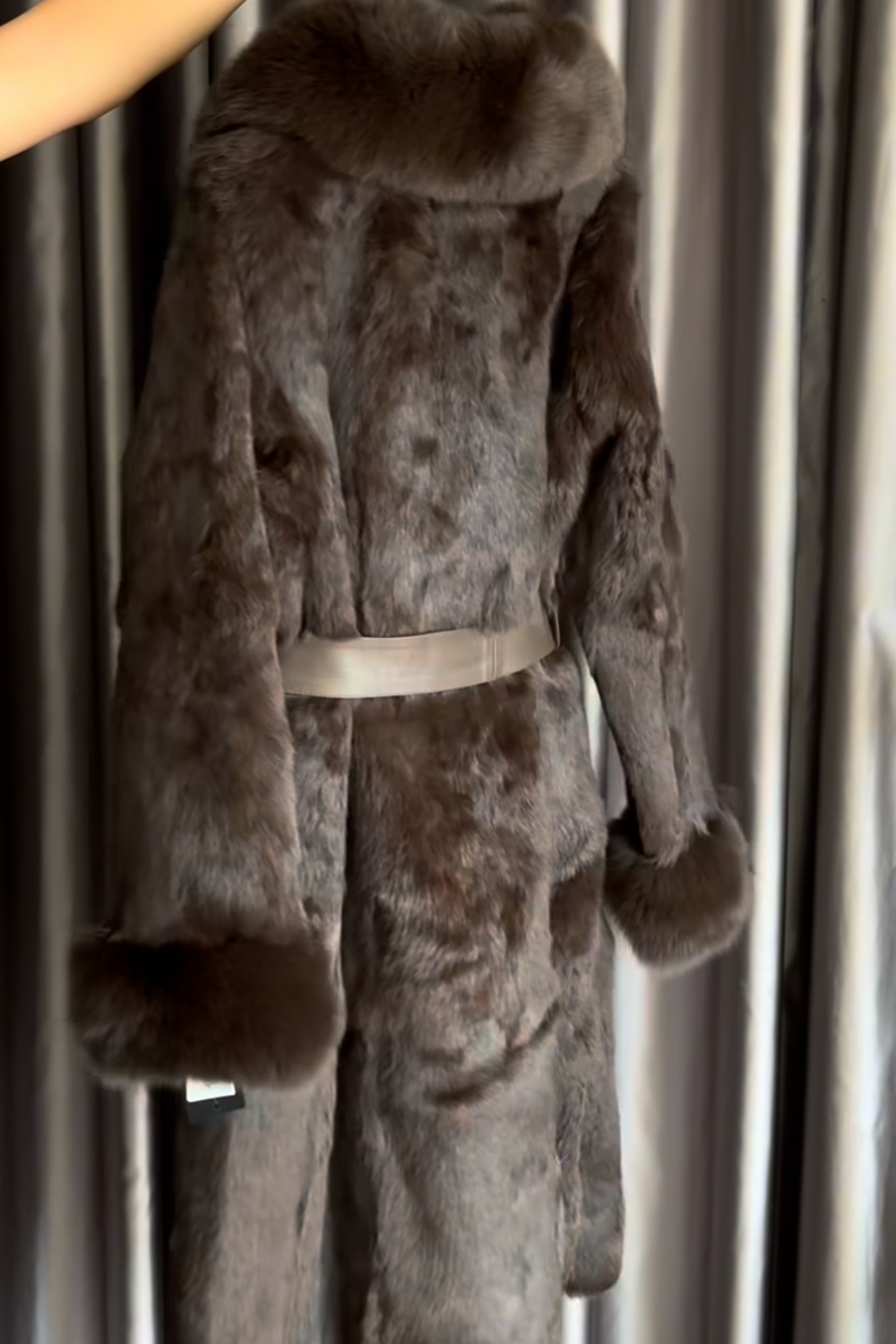 CASACO COMPRIDO DE PÊLO | LOCOLUXO