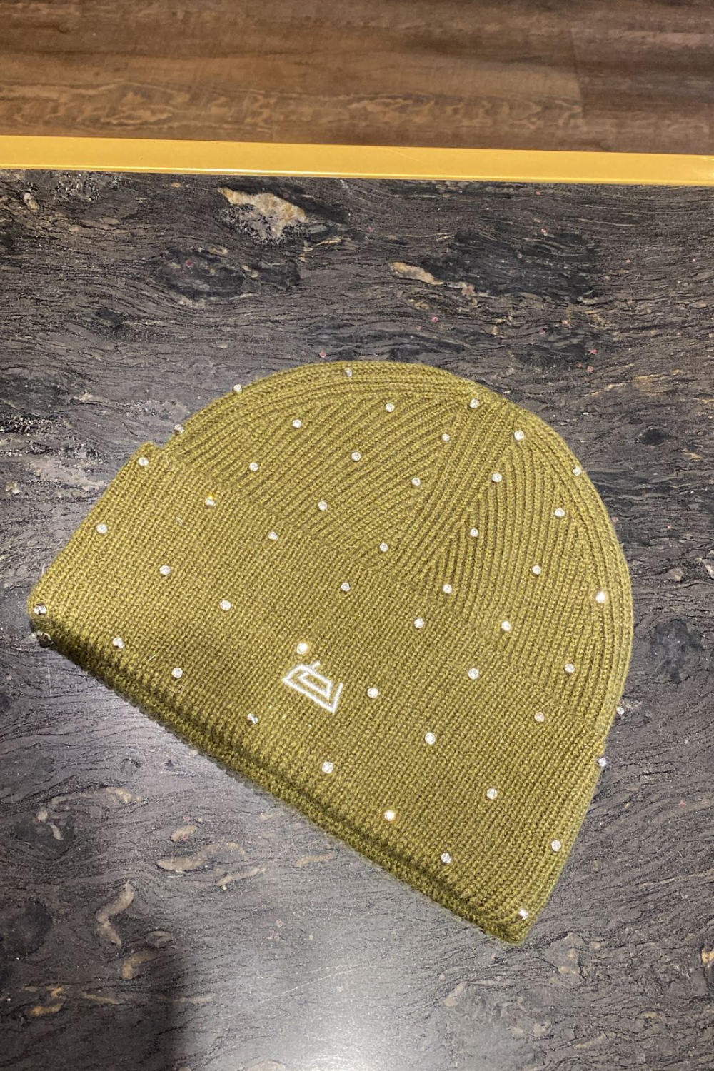 GORRO COM APLICAÇÕES BRILHANTES | JIJIL