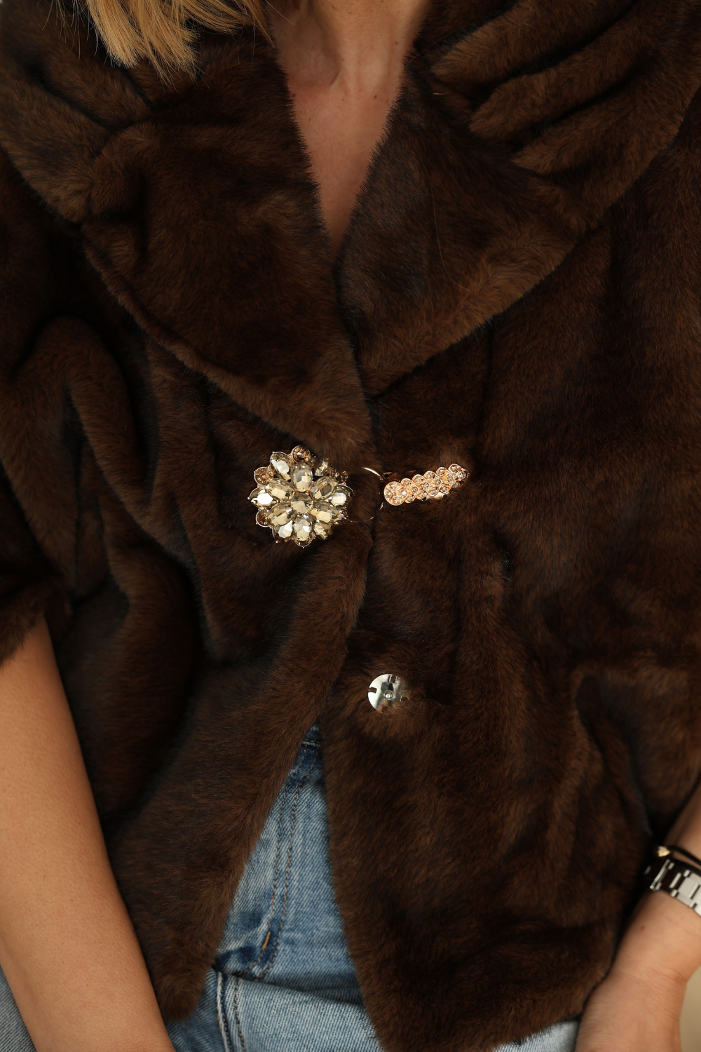 CASACO DE PÊLO COM PREGADEIRA | SPACCIO BY CRISTINA