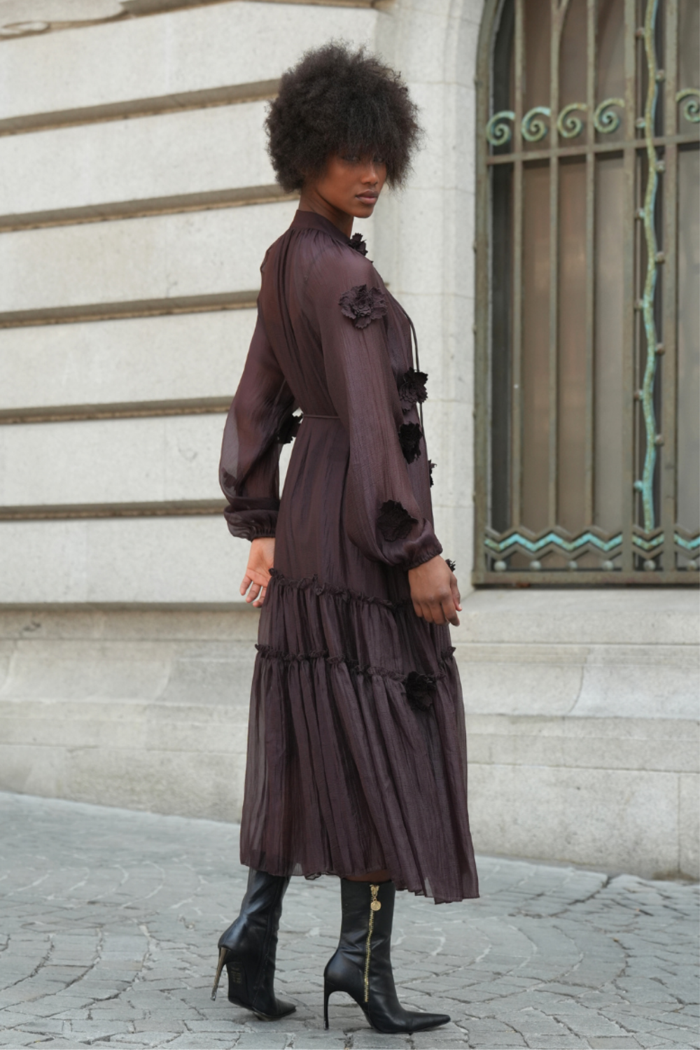 VESTIDO LONGO TEXTURADA COM FLORES 3D | SPACCIO BY CRISTINA